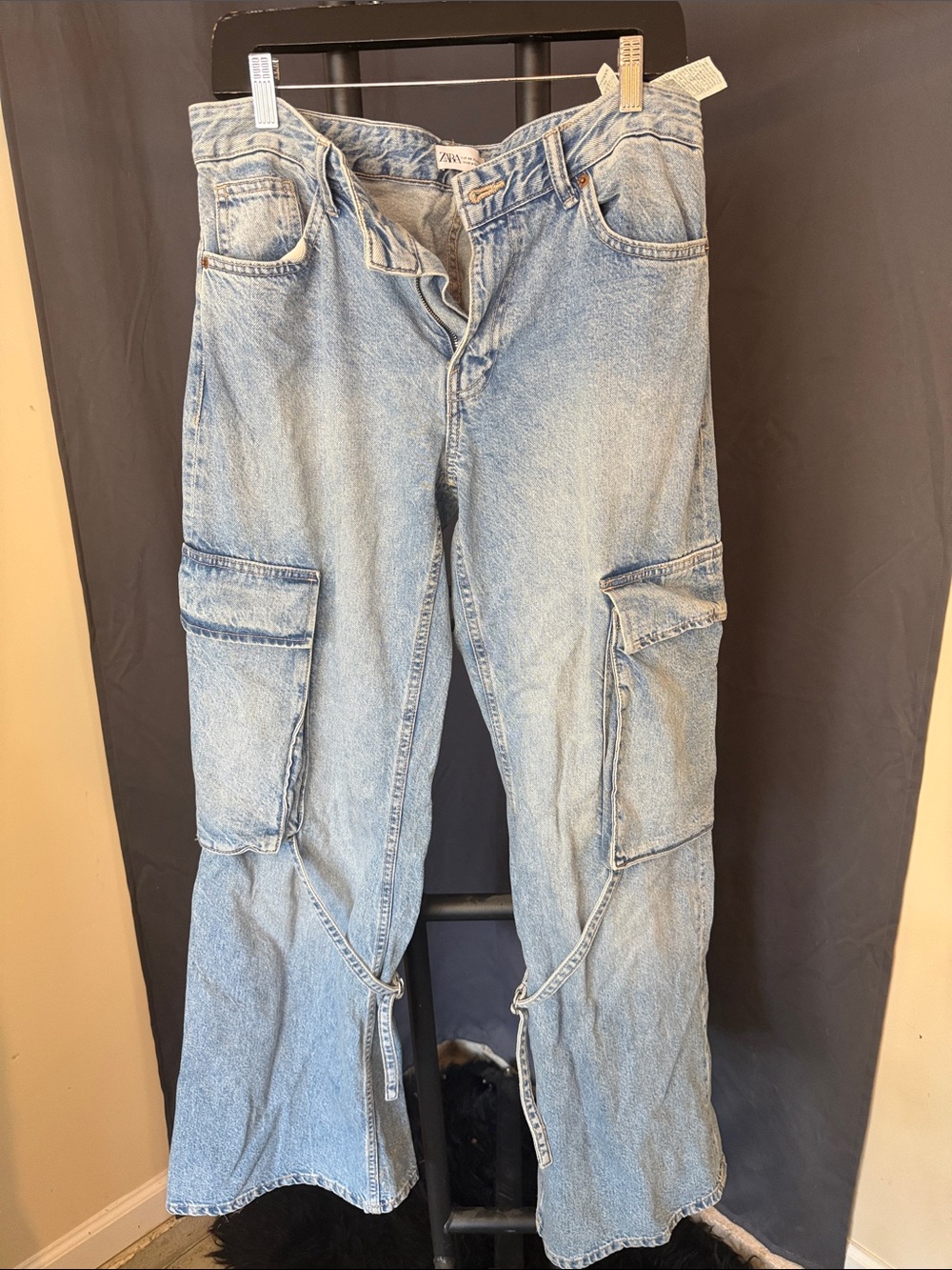 ZARA Light Wash Cargo Jeans with Side Pockets